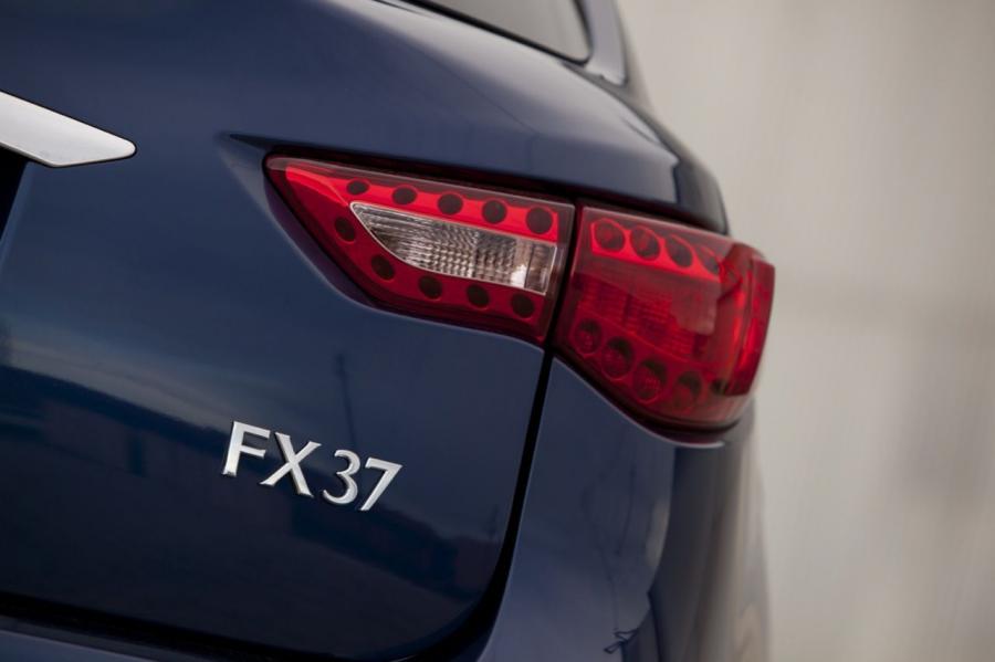  Infiniti FX37 2013 года  (фото 25 из 28)